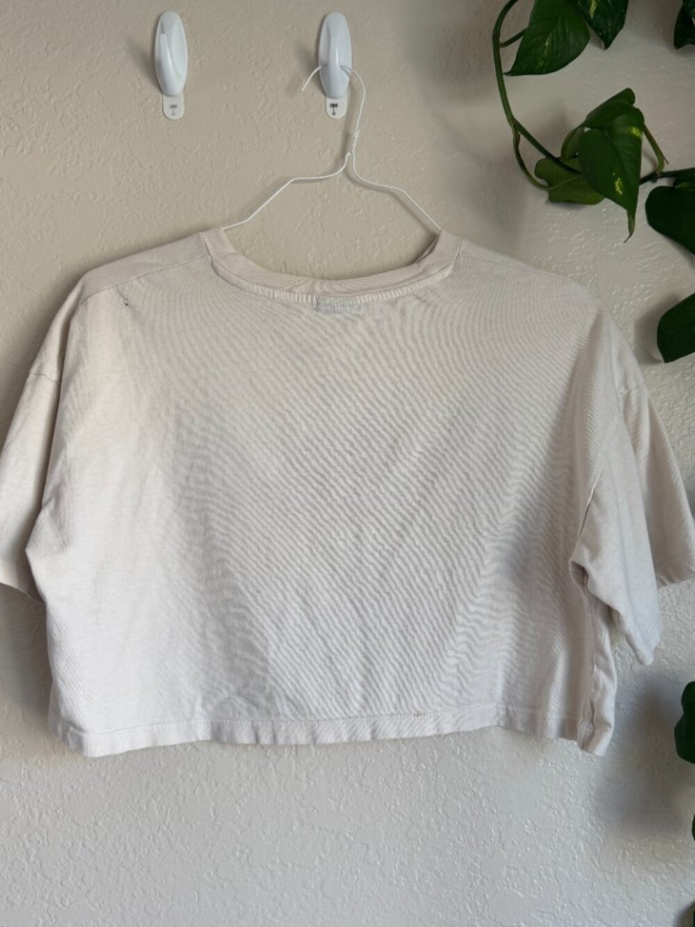 The Beatles Embroidered Floral Graphic Crop Tee Cream Women’s XXS - Picture 3 of 7